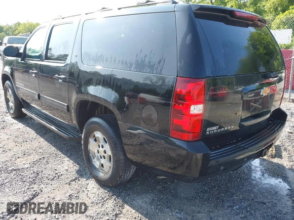 2011 Chevrolet Suburban LT z VIN 1GNSKJE34BR400810, wystawiony jako IAAI lot #42379234 z przebiegiem 273 228 mil mil oraz . Historia ofert i sprzedaży dostępna na DreamBid. Obrazek 3.