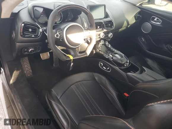 2020 Aston Martin Vantage z VIN SCFSMGAWXLGN04982, wystawiony jako Copart lot #81383264 z przebiegiem 30 891 mil mil oraz Szkody całkowita. Historia ofert i sprzedaży dostępna na DreamBid. Obrazek 8.