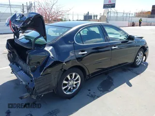 2002 Lexus ES 300 with VIN JTHBF30G720015358, listed as a IAAI auction lot 42127438 with 188,969 mi miles. Bid and sale history available at carsss.com. Image 4.