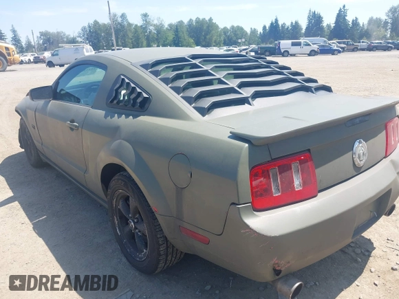 2007 Ford Mustang Deluxe with VIN 1ZVFT80N775256982, listed as a IAAI auction lot 42433794 with 123,787 mi miles and . Bid and sale history available at DreamBid. Image 3.