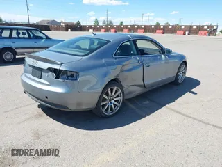 2011 Audi A5 Premium Plus z VIN WAULFAFR7BA086229, wystawiony jako IAAI lot #42324117 z przebiegiem 165 734 mil mil oraz . Historia ofert i sprzedaży dostępna na DreamBid. Obrazek 4.