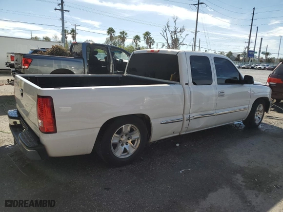 2002 GMC Sierra 1500 SLE with VIN 2GTEC19V921204191, listed as a Copart auction lot 42635495 with 171,006 mi miles and Salvage Title. Bid and sale history available at carsss.com. Image 3.