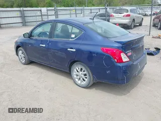 2019 Nissan Versa SV z VIN 3N1CN7AP7KL809443, wystawiony jako IAAI lot #42216308 z przebiegiem 101 860 mil mil oraz . Historia ofert i sprzedaży dostępna na DreamBid. Obrazek 3.