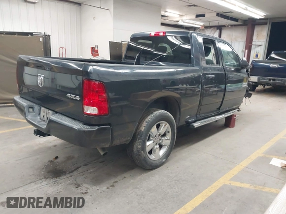 2018 Ram 1500 Express z VIN 1C6RR7FG3JS345868, wystawiony jako IAAI lot #41776664 z przebiegiem 57 913 mil mil oraz . Historia ofert i sprzedaży dostępna na DreamBid. Obrazek 4.