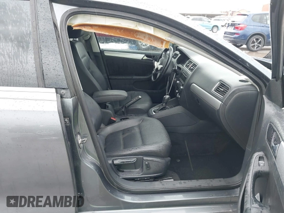 2013 Volkswagen Jetta SE with VIN 3VWDX7AJ1DM443139, listed as a IAAI auction lot 42471738 with 77,578 mi miles and . Bid and sale history available at DreamBid. Image 5.