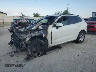2022 Volvo XC60 Momentum z VIN YV4L12RK9N1019901, wystawiony jako Copart lot #63749914 z przebiegiem Nie podano mil oraz Nie do naprawy. Historia ofert i sprzedaży dostępna na DreamBid. Obrazek 1.