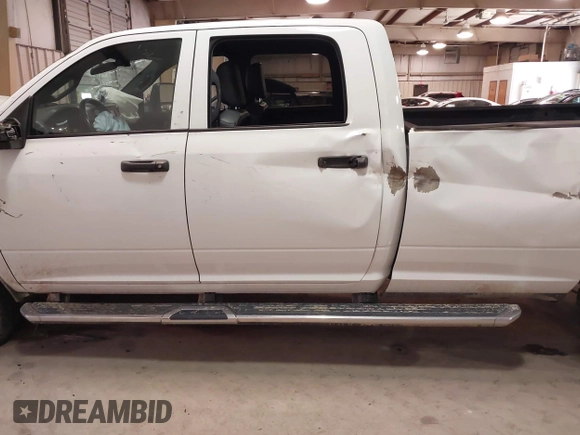 2023 Ram 2500 Tradesman z VIN 3C6UR5HL0PG529660, wystawiony jako IAAI lot #41491722 z przebiegiem 43 672 mil mil oraz . Historia ofert i sprzedaży dostępna na DreamBid. Obrazek 14.