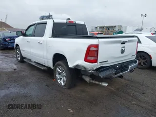 2019 Ram 1500 Big Horn z VIN 1C6SRFFT0KN538889, wystawiony jako IAAI lot #42002519 z przebiegiem 71 432 mil mil oraz . Historia ofert i sprzedaży dostępna na DreamBid. Obrazek 3.
