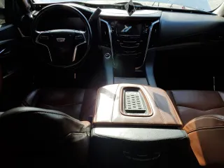 2015 Cadillac Escalade Luxury z VIN 1GYS4MKJ3FR690464, wystawiony jako Copart lot #59001372 z przebiegiem Nie podano mil oraz Szkody całkowita. Historia ofert i sprzedaży dostępna na DreamBid. Obrazek 8.