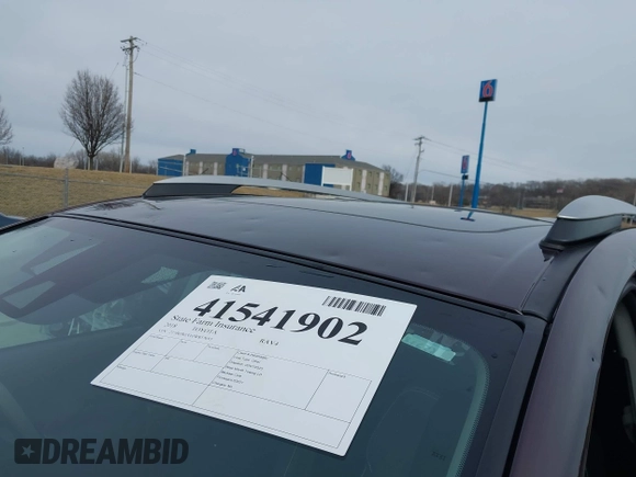 2018 Toyota RAV4 XLE with VIN 2T3RFREV6JW857693, listed as a IAAI auction lot 41541902 with 62,415 mi miles. Bid and sale history available at carsss.com. Image 18.