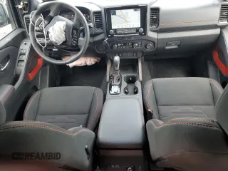 2024 Nissan Frontier SV z VIN 1N6ED1EJXRN648900, wystawiony jako Copart lot #56671275 z przebiegiem 10 471 mil mil oraz Nie do naprawy • Non repairable. Historia ofert i sprzedaży dostępna na DreamBid. Obrazek 8.