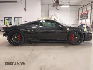 2011 Ferrari 458 Italia z VIN ZFF67NFA7B0178589, wystawiony jako IAAI lot #41285530 z przebiegiem 9226 mil mil oraz . Historia ofert i sprzedaży dostępna na DreamBid. Obrazek 14.