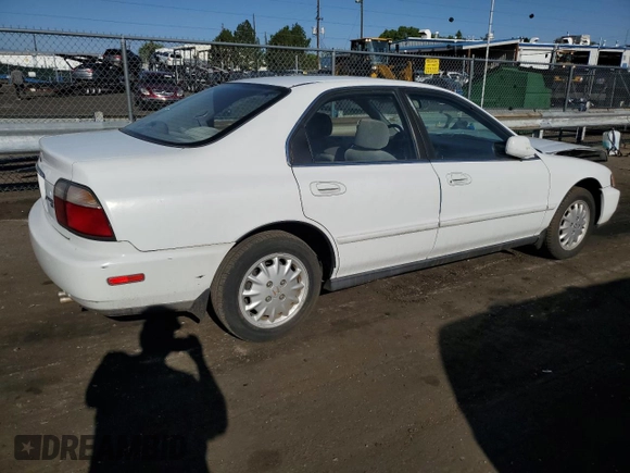 1996 Honda Accord EX with VIN 1HGCD5652TA039481, listed as a Copart auction lot 69488504 with 139,610 mi miles and Salvage Title. Bid and sale history available at DreamBid. Image 3.
