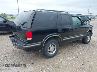 2002 Chevrolet Blazer LS с VIN 1GNDT13W2W2222929, выставлен на аукционе IAAI как лот 42577071 с пробегом 142 310 миль миль и . История ставок и продаж доступна на DreamBid. Изображение 4.