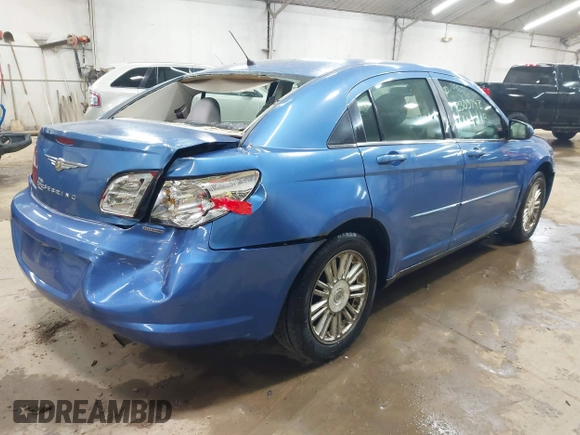 2007 Chrysler Sebring Touring z VIN 1C3LC56K57N508248, wystawiony jako IAAI lot #42305748 z przebiegiem 174 621 mil mil oraz . Historia ofert i sprzedaży dostępna na DreamBid. Obrazek 4.