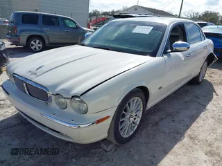 2007 Jaguar XJ with VIN SAJWA79B27SH14560, listed as a IAAI auction lot 41442056 with 1 mi miles. Bid and sale history available at carsss.com. Image 2.