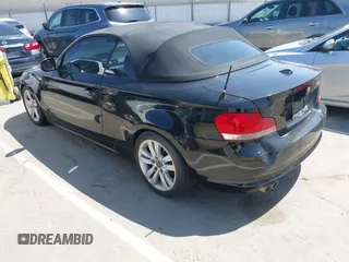 2010 BMW 1 Series 128i с VIN WBAUN1C52AVH81995, выставлен на аукционе IAAI как лот 42359298 с пробегом 137 443 миль миль и . История ставок и продаж доступна на DreamBid. Изображение 3.