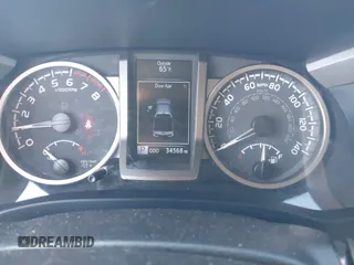 2023 Toyota Tacoma SR5 z VIN 3TYAZ5CN5PT036387, wystawiony jako IAAI lot #42077284 z przebiegiem 34 568 mil mil oraz . Historia ofert i sprzedaży dostępna na DreamBid. Obrazek 7.