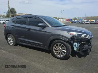 2018 Hyundai Tucson SE z VIN KM8J2CA49JU792947, wystawiony jako Copart lot #52633895 z przebiegiem 75 690 mil mil oraz Tytuł czysty. Historia ofert i sprzedaży dostępna na DreamBid. Obrazek 4.