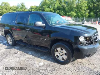 2011 Chevrolet Suburban LT z VIN 1GNSKJE34BR400810, wystawiony jako IAAI lot #42379234 z przebiegiem 273 228 mil mil oraz . Historia ofert i sprzedaży dostępna na DreamBid. Obrazek 1.