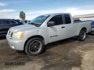 2005 Nissan Titan SE z VIN 1N6AA06A15N513766, wystawiony jako Copart lot #48814515 z przebiegiem 192 517 mil mil oraz Czysty tytuł • Clean title. Historia ofert i sprzedaży dostępna na DreamBid. Obrazek 1.