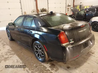 2016 Chrysler 300 S z VIN 2C3CCAGG7GH329401, wystawiony jako IAAI lot #41486084 z przebiegiem 163 942 mil mil oraz . Historia ofert i sprzedaży dostępna na DreamBid. Obrazek 3.