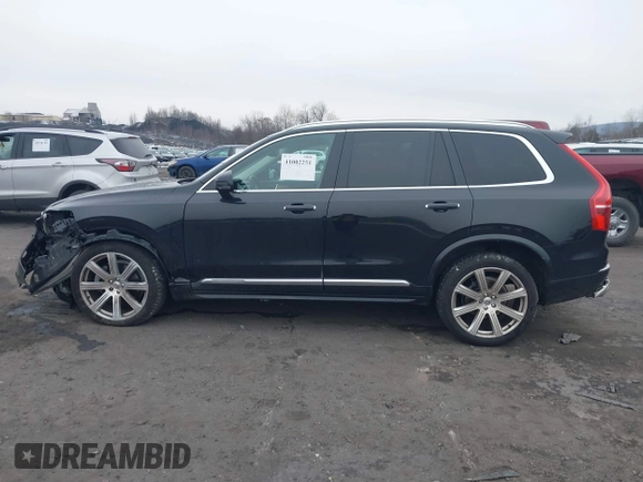 2018 Volvo XC90 Inscription with VIN YV4A22PL1J1320222, listed as a IAAI auction lot 41002251 with 137,523 mi miles. Bid and sale history available at carsss.com. Image 14.