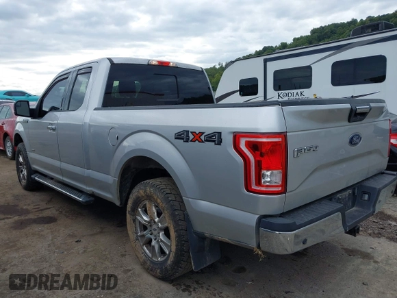 2016 Ford F-150 XLT with VIN 1FTEX1EP0GFD37305, listed as a IAAI auction lot 40364610 with 105,715 mi miles. Bid and sale history available at carsss.com. Image 3.