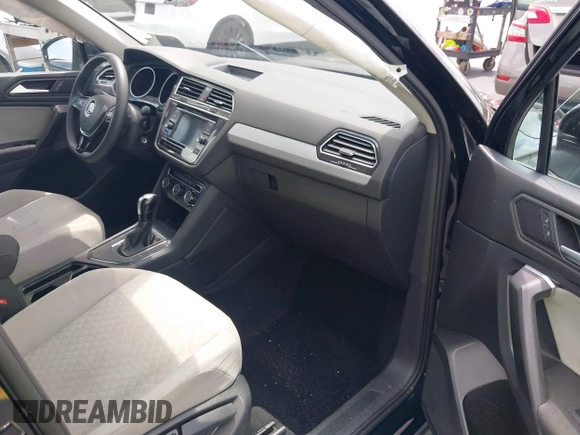 2021 Volkswagen Tiguan S z VIN 3VV1B7AX7MM116609, wystawiony jako IAAI lot #42206016 z przebiegiem 47 049 mil mil oraz . Historia ofert i sprzedaży dostępna na DreamBid. Obrazek 5.