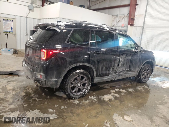 2024 Honda Passport TrailSport z VIN 5FNYF8H67RB000522, wystawiony jako Copart lot #45747505 z przebiegiem 28 103 mil mil oraz Szkoda całkowita • Salvage title. Historia ofert i sprzedaży dostępna na DreamBid. Obrazek 3.