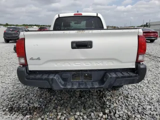 2020 Toyota Tacoma SR z VIN 5TFSX5EN4LX071140, wystawiony jako Copart lot #51860605 z przebiegiem 42 294 mil mil oraz Czysty tytuł • Clean title. Historia ofert i sprzedaży dostępna na DreamBid. Obrazek 6.