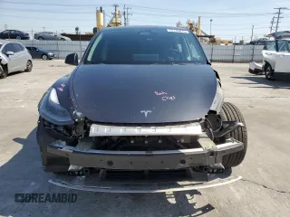 2024 Tesla Model Y Long Range z VIN 7SAYGDEE0RF024326, wystawiony jako Copart lot #52149675 z przebiegiem 34 503 mil mil oraz Szkoda całkowita • Salvage title. Historia ofert i sprzedaży dostępna na DreamBid. Obrazek 5.