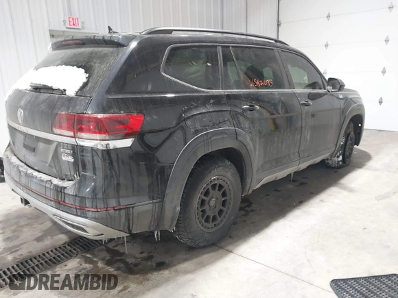 2021 Volkswagen Atlas 3.6L V6 SE w/Technology with VIN 1V2KR2CA7MC540494, listed as a IAAI auction lot 41562095 with 105,795 mi miles. Bid and sale history available at carsss.com. Image 4.