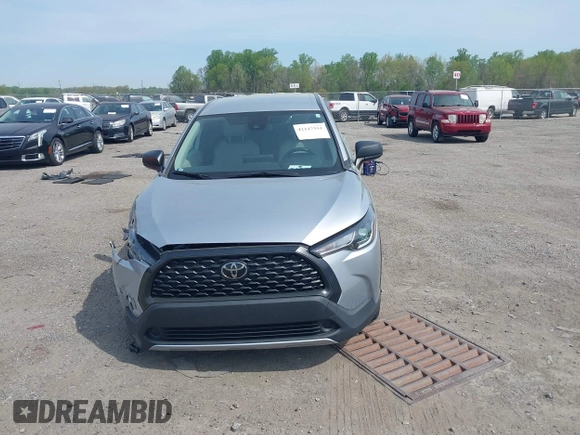 2022 Toyota Corolla Cross L z VIN 7MUAAAAG7NV009940, wystawiony jako IAAI lot #42117351 z przebiegiem 23 290 mil mil oraz . Historia ofert i sprzedaży dostępna na DreamBid. Obrazek 12.