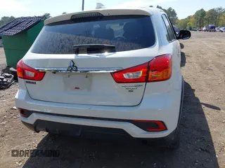 2018 Mitsubishi Outlander SE z VIN JA4AP3AW3JU011695, wystawiony jako IAAI lot #42144112 z przebiegiem 69 228 mil mil oraz . Historia ofert i sprzedaży dostępna na DreamBid. Obrazek 17.