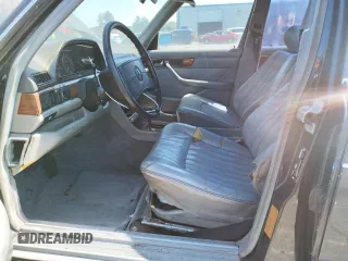 1986 Mercedes-Benz 420 with VIN WDBCA35DXGA210633, listed as a Copart auction lot 69728644 with 177,870 mi miles and Salvage Title. Bid and sale history available at carsss.com. Image 7.