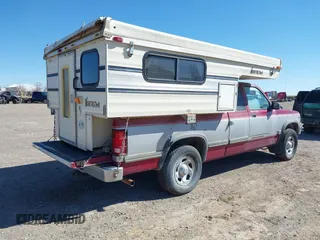 1994 Dodge Dakota z VIN 1B7GG23Y4RS589157, wystawiony jako IAAI lot #41869916 z przebiegiem 122 140 mil mil oraz . Historia ofert i sprzedaży dostępna na DreamBid. Obrazek 4.