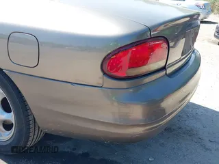 1999 Oldsmobile Intrigue GX z VIN 1G3WH52K5XF334949, wystawiony jako IAAI lot #42252647 z przebiegiem 80 705 mil mil oraz . Historia ofert i sprzedaży dostępna na DreamBid. Obrazek 13.