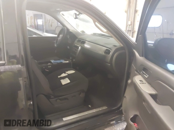 2008 Chevrolet Suburban Commercial with VIN 3GNGK26KX8G149169, listed as a IAAI auction lot 41469910 with 101,612 mi miles. Bid and sale history available at carsss.com. Image 5.