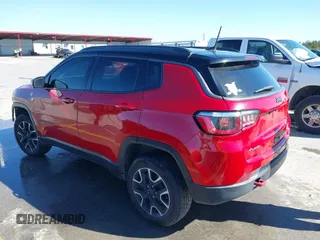 2020 Jeep Compass Trailhawk z VIN 3C4NJDDB5LT162915, wystawiony jako IAAI lot #41654603 z przebiegiem 89 316 mil mil oraz . Historia ofert i sprzedaży dostępna na DreamBid. Obrazek 3.
