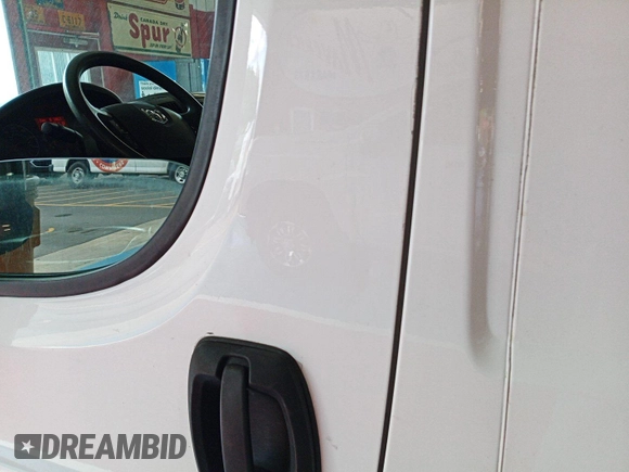 2018 Ram ProMaster Cargo z VIN 3C6TRVDG5JE112252, wystawiony jako IAAI lot #42399558 z przebiegiem 159 166 mil mil oraz . Historia ofert i sprzedaży dostępna na DreamBid. Obrazek 2.