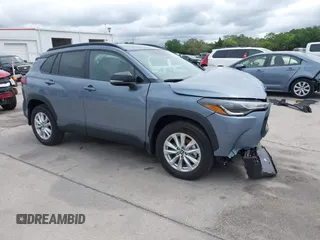 2025 Toyota Corolla Cross LE с VIN 7MUCAAAG9SV129579, выставлен на аукционе IAAI как лот 41976454 с пробегом 91 миль миль и . История ставок и продаж доступна на DreamBid. Изображение 1.