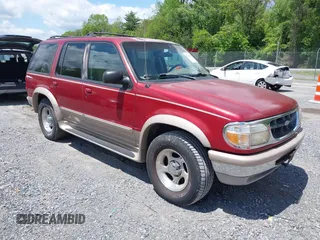 1998 Ford Explorer XL z VIN 1FMZU34E4WZC17697, wystawiony jako IAAI lot #42215382 z przebiegiem 211 538 mil mil oraz . Historia ofert i sprzedaży dostępna na DreamBid. Obrazek 1.