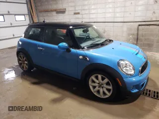 2013 MINI Hardtop S z VIN WMWSV3C54DT388614, wystawiony jako Copart lot #60565225 z przebiegiem 86 138 mil mil oraz Czysty tytuł • Clean title. Historia ofert i sprzedaży dostępna na DreamBid. Obrazek 4.
