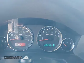 2007 Jeep Commander Sport z VIN 1J8HH48P97C619556, wystawiony jako IAAI lot #42343720 z przebiegiem 152 647 mil mil oraz . Historia ofert i sprzedaży dostępna na DreamBid. Obrazek 7.
