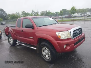 2005 Toyota Tacoma z VIN 5TEUU42N75Z051864, wystawiony jako IAAI lot #42357533 z przebiegiem 249 359 mil mil oraz . Historia ofert i sprzedaży dostępna na DreamBid. Obrazek 1.