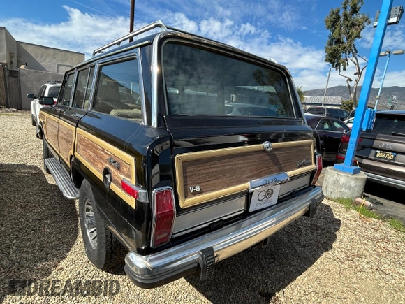 1987 Jeep Grand Wagoneer z VIN 1JCNJ15U7HT153505, wystawiony jako Copart lot #46373925 z przebiegiem 57 931 mil mil oraz Czysty tytuł • Clean title. Historia ofert i sprzedaży dostępna na DreamBid. Obrazek 3.