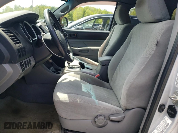 2010 Toyota Tacoma z VIN 5TEUU4EN5AZ728884, wystawiony jako Copart lot #56684525 z przebiegiem 142 230 mil mil oraz Czysty tytuł • Clean title. Historia ofert i sprzedaży dostępna na DreamBid. Obrazek 7.