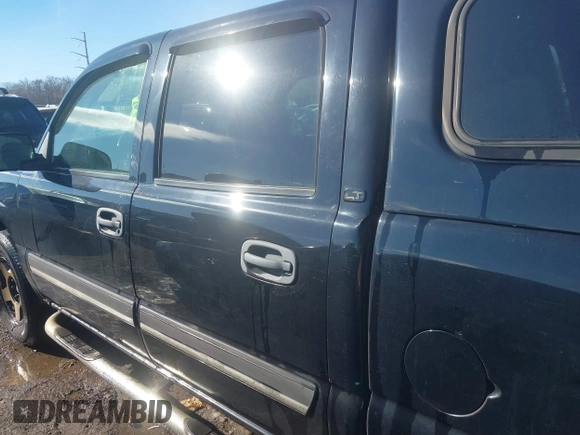 2006 Chevrolet Silverado 1500 LT1 with VIN 2GCEK13TX61199311, listed as a IAAI auction lot 41275692 with 176,734 mi miles. Bid and sale history available at carsss.com. Image 14.
