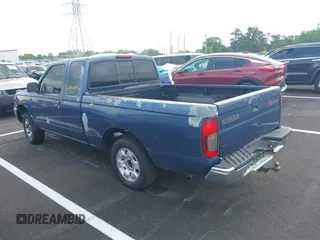 2000 Nissan Frontier XE z VIN 1N6DD26S0YC374917, wystawiony jako IAAI lot #42148189 z przebiegiem 150 356 mil mil oraz . Historia ofert i sprzedaży dostępna na DreamBid. Obrazek 3.